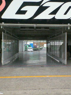 搬入前のピットは、こんなかんじ