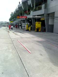 ピットレーンに残らない証し