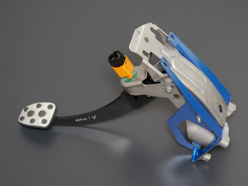 ブレーキペダル補強プレート発売中