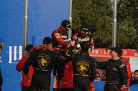 アリスター・マクレー選手　クリス・アトキンソン選手と乾杯！