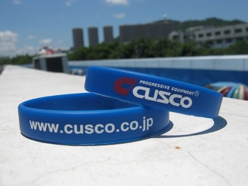 クスコ・オリジナルシリコンバンド　プレゼントのお知らせ！