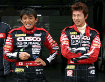 山野哲也選手（左）青木孝行選手（右）