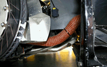 Ｆブレーキ冷却用のダクトとエアスクープ