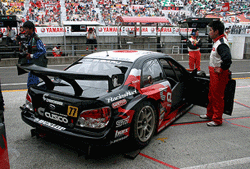 グリッドへの試走を待つ間