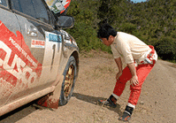 タイヤの摩耗具合をチェック