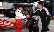 サービスクルーからも労いの祝福