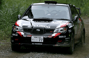 砂利道を爆走中！