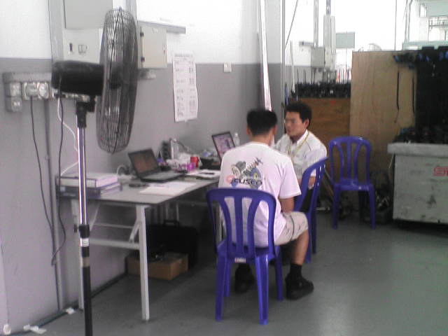 マレーシア風エンジニアルーム