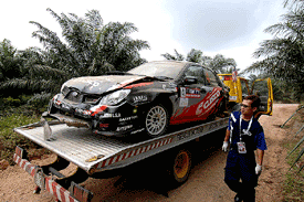 クアラルンプールに運ばれるマシーン