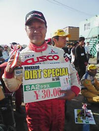 表彰式後の荒井選手