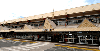 広い空港ターミナル