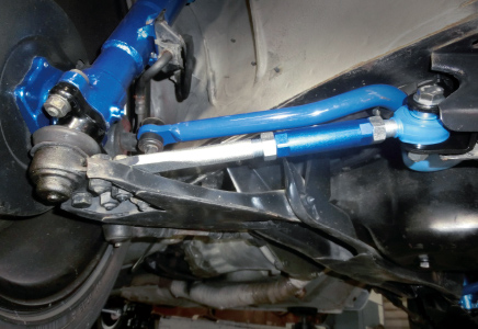 B120サニートラック ピロボールテンションロッド、フロント強化スタビライザー装着イメージ