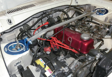 B110サニー　ストラットバーType OS装着イメージ